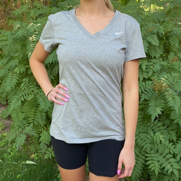 Ladies Nike Dri-Fit, running / athletic shirt.  Size small. - Picture 4 of 5